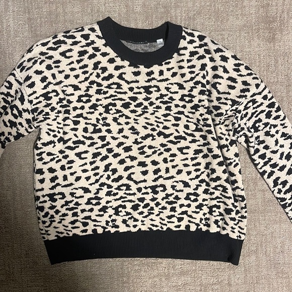Tahari Sweater - Picture 1 of 1